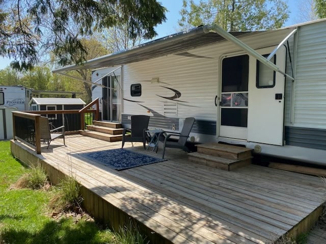 trailer with awning