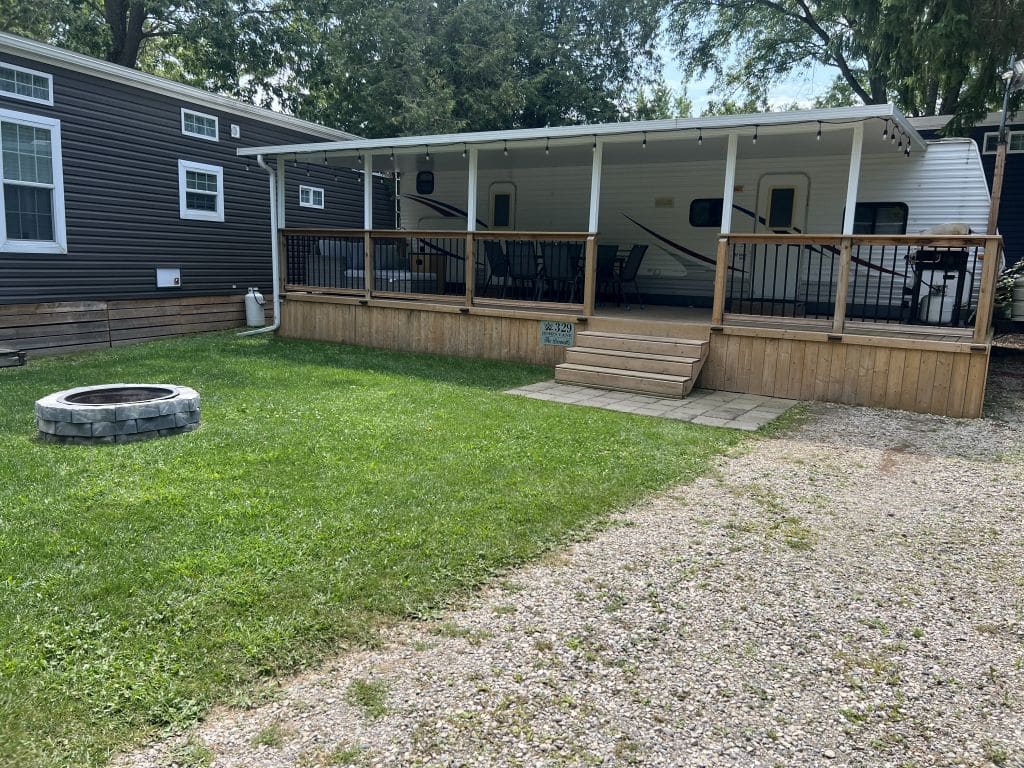 outside 2019 Commodore Home