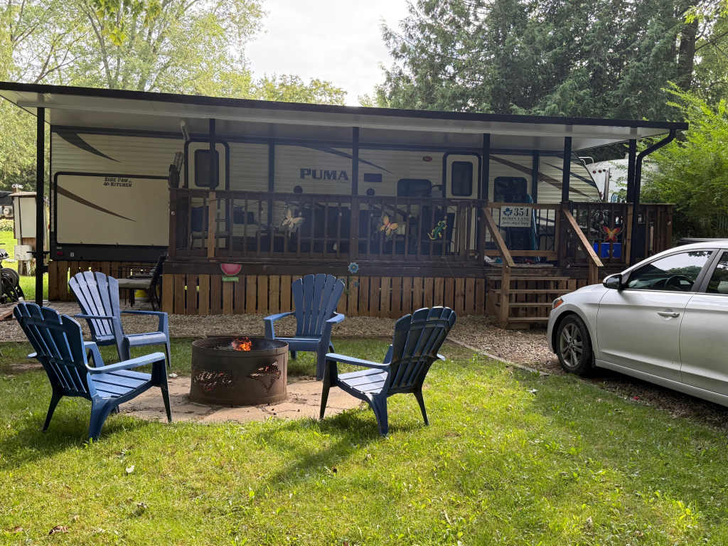outside 2019 Commodore Home